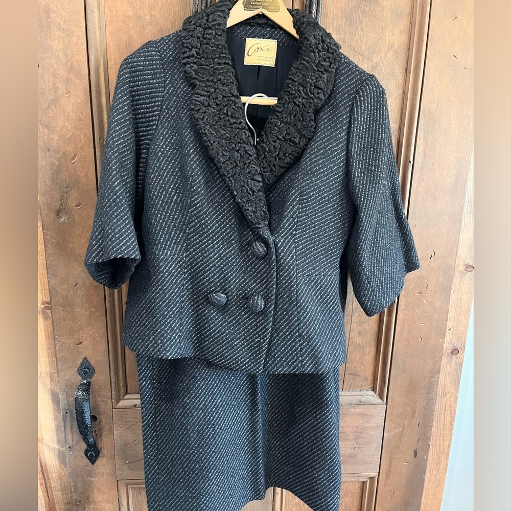 VINTAGE WOMENS SUIT (COX’S FIFTH AVENUE McKEESPORT)